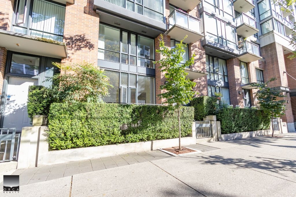 1072 Seymour St, Vancouver, BC 2 Bedroom Townhouse for Rent liv.rent