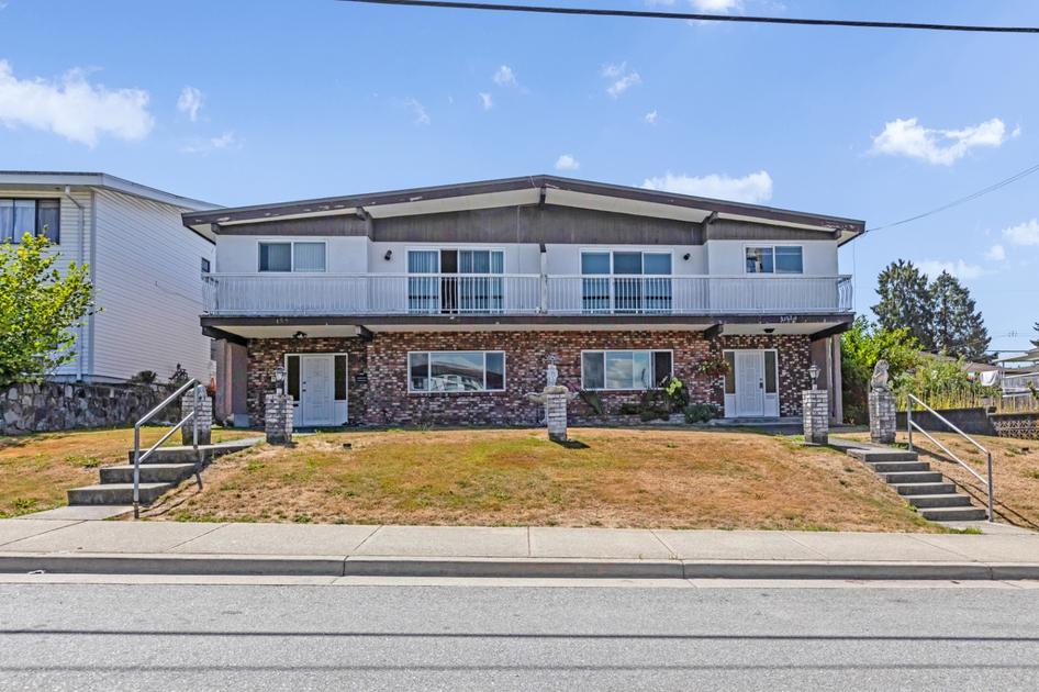 Dominion St, Burnaby, BC 3 Bedroom Room for Rent liv.rent