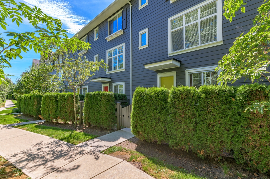 16337 15 Ave, Surrey, BC 3 Bedroom Townhouse for Rent liv.rent