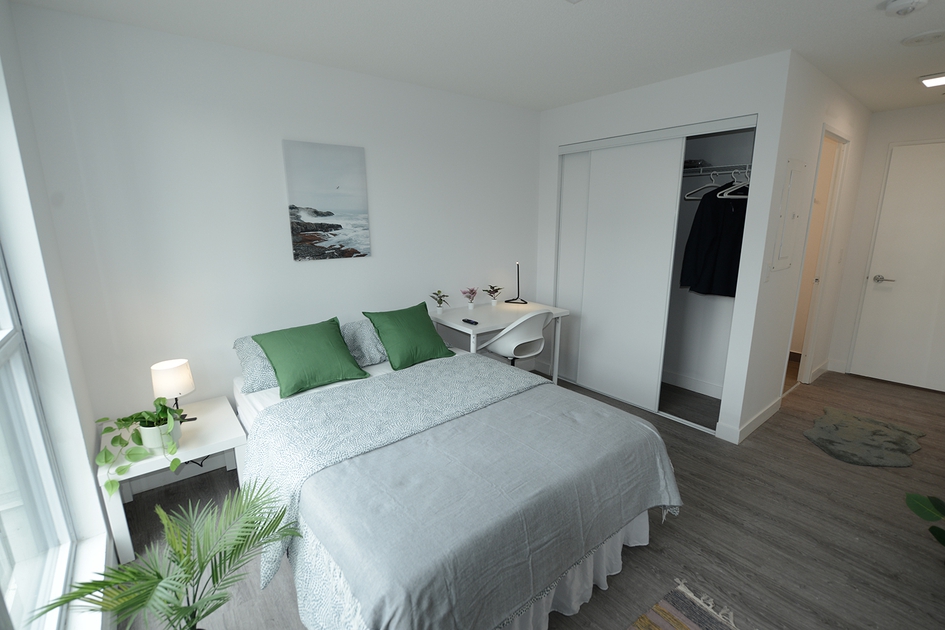 Deluxe Premium Weston & Finch 15 Vena Way, York, ON Furnished