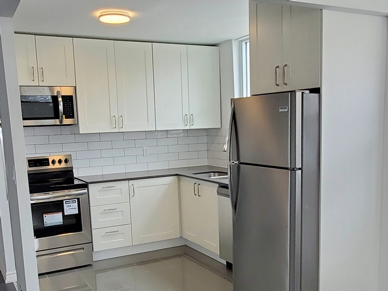 3 Bedrooms 9 Kingsbridge Ct, North York, ON 3 Bedroom Apartment for