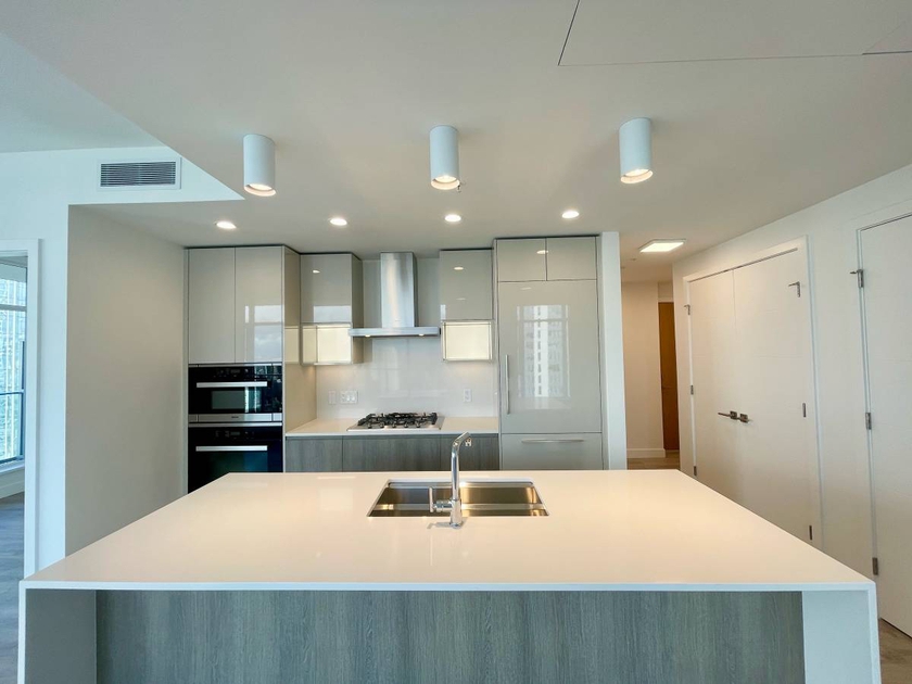 6511-sussex-ave-burnaby-bc-3-bedroom-apartment-for-rent-liv-rent
