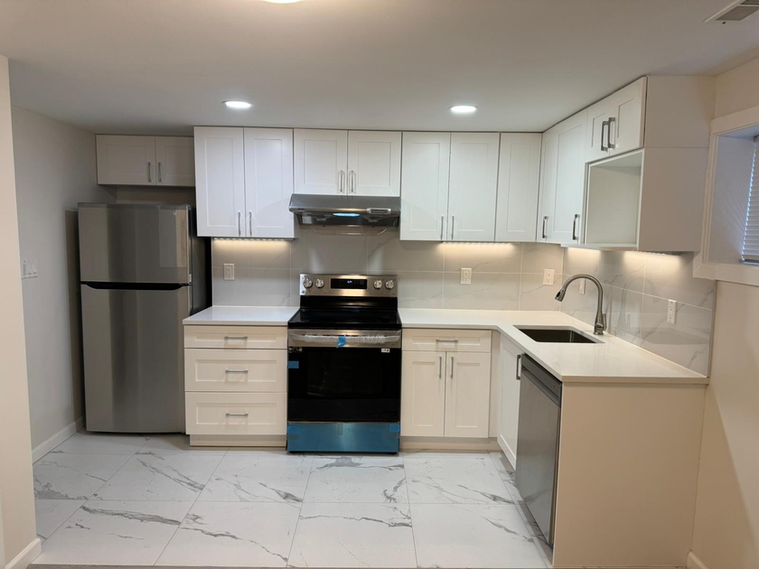 Southlawn Dr, Burnaby, BC 3 Bedroom Room for Rent liv.rent