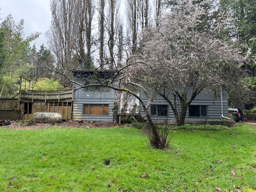 5875 Reef Rd, Sechelt, BC 3 室 独立屋 出租 liv.rent