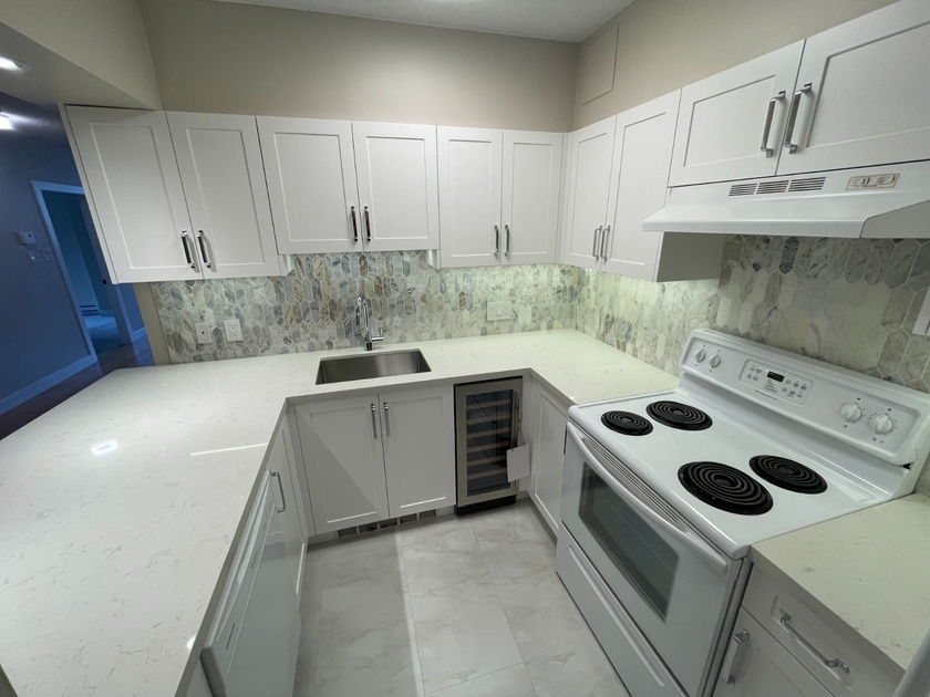 2050 Comox St, Vancouver, BC 3 Bedroom Apartment for Rent liv.rent