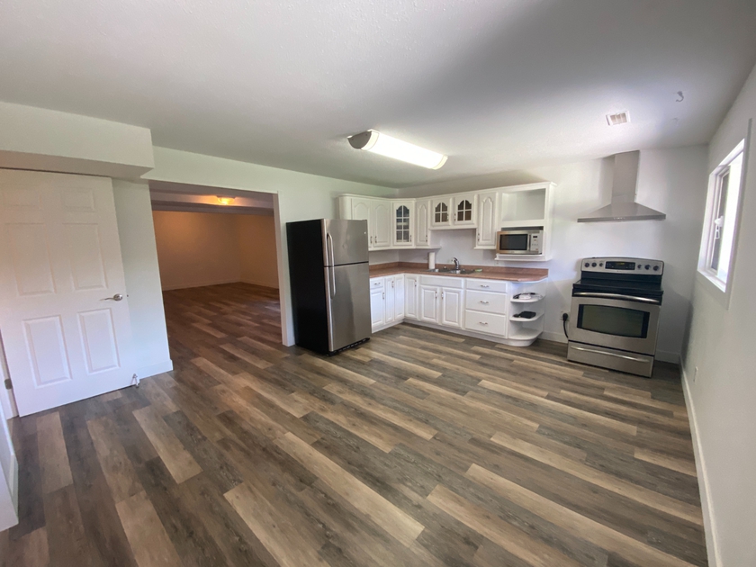 B 1311 Mountain Ave, Kelowna, BC 3 Bedroom Room for Rent liv.rent