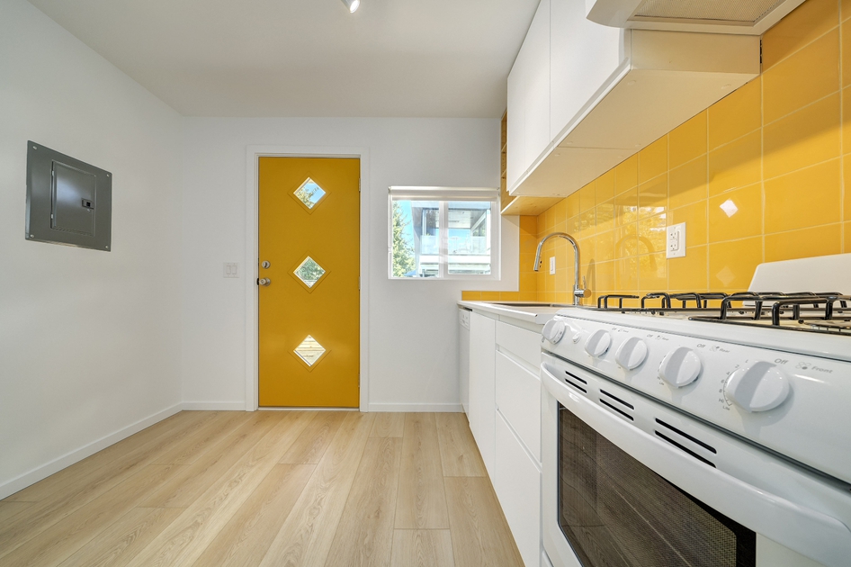 6 849 Maple St, White Rock, BC 1 Bedroom Apartment for Rent liv.rent