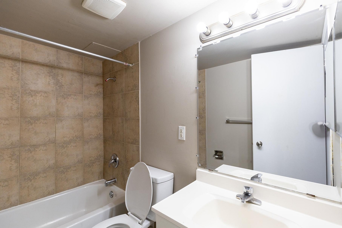 Bachelor - 50 Haddon Road SW, Calgary, AB - Studio Apartment for Rent ...