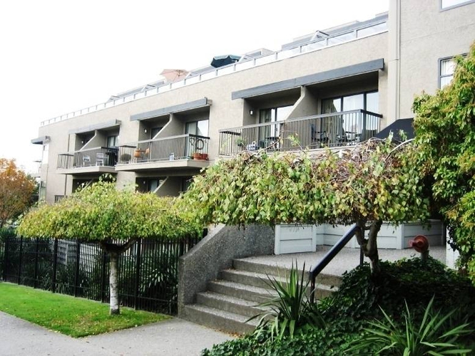 Crestview Manor Apartments for Rent 1811 Adanac St, Vancouver, BC liv.rent