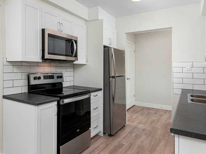 4 bed 1 bath 100 rideau st oshawa on 4 bedroom apartment for rent liv rent