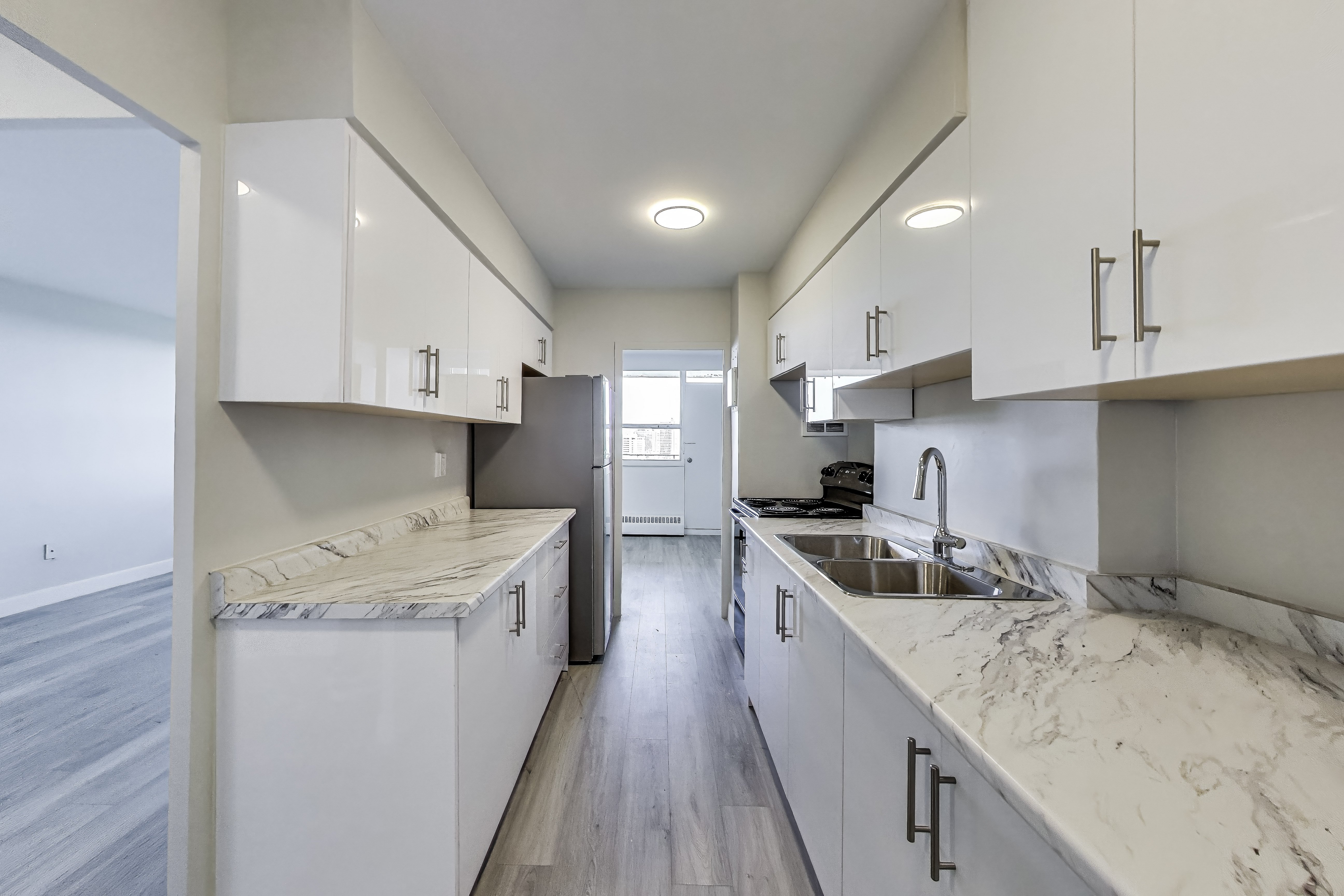 3 Bedroom Apartment for Rent - 65 Thorncliffe Park Dr, Toronto, ON 2