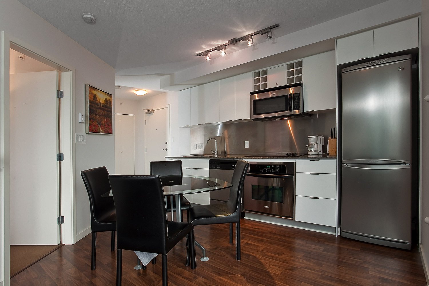 2 Bedroom Apartment for Rent - 788 Hamilton St, Vancouver, BC 2