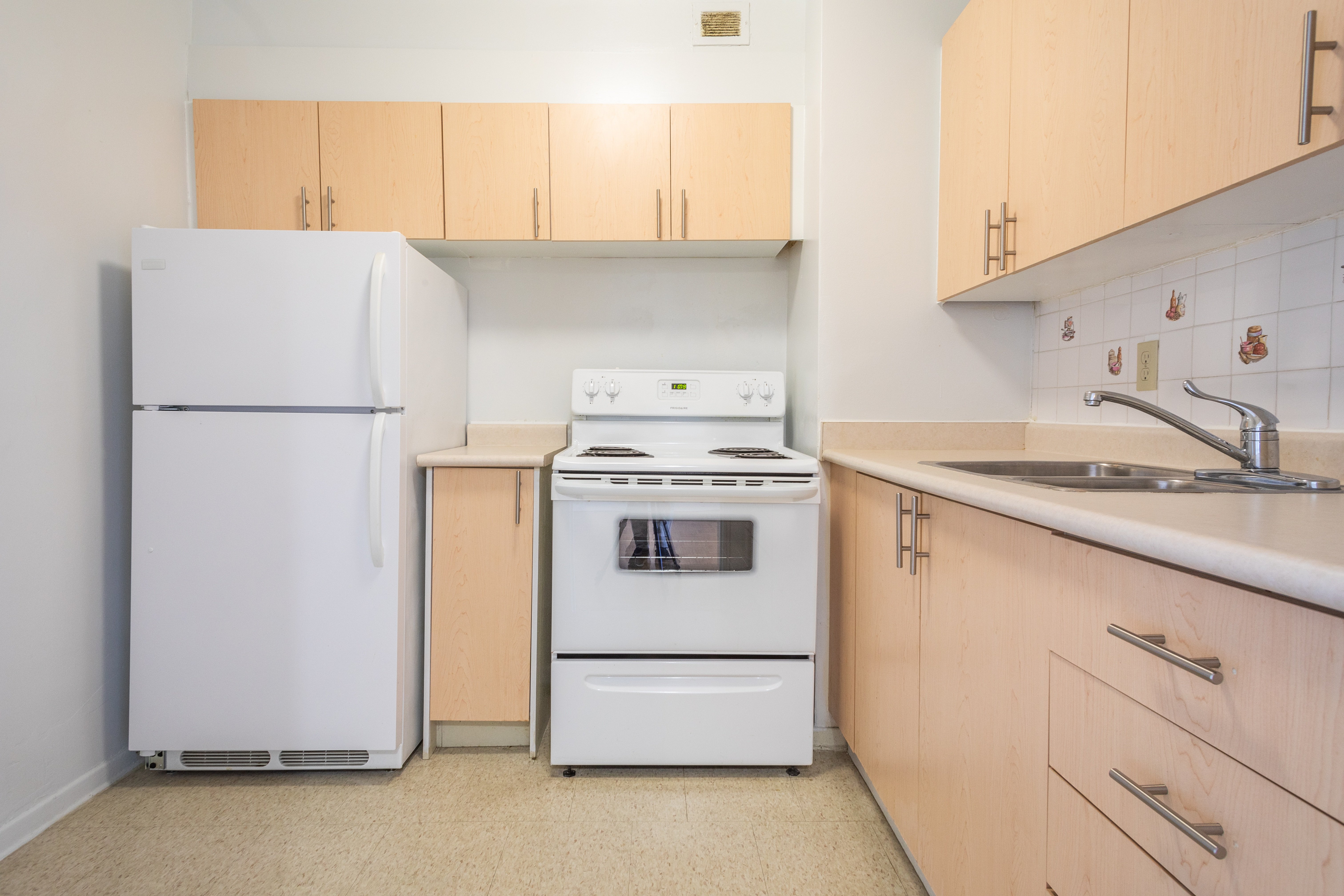 Studio Apartment for Rent - 7 Walmer Rd, Toronto, ON 2