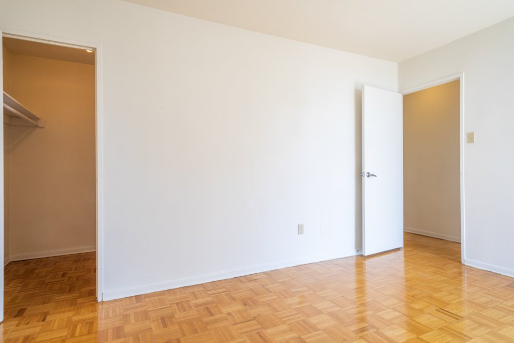 2 Bedroom Apartment for Rent - 7 Walmer Rd, Toronto, ON 4