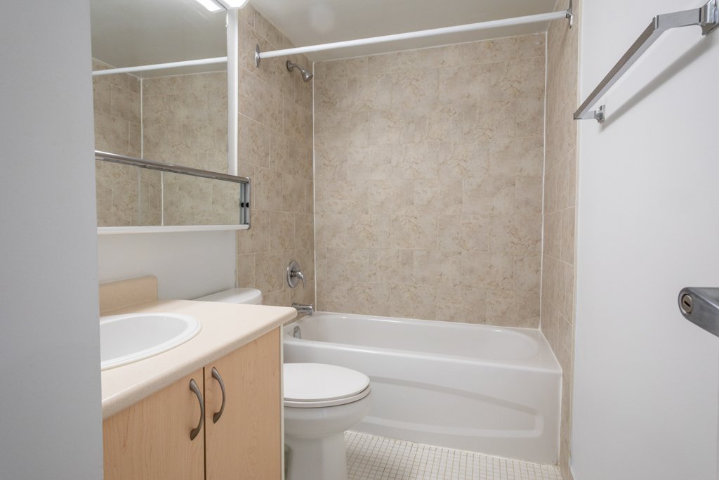 2 Bedroom Apartment for Rent - 7 Walmer Rd, Toronto, ON 5