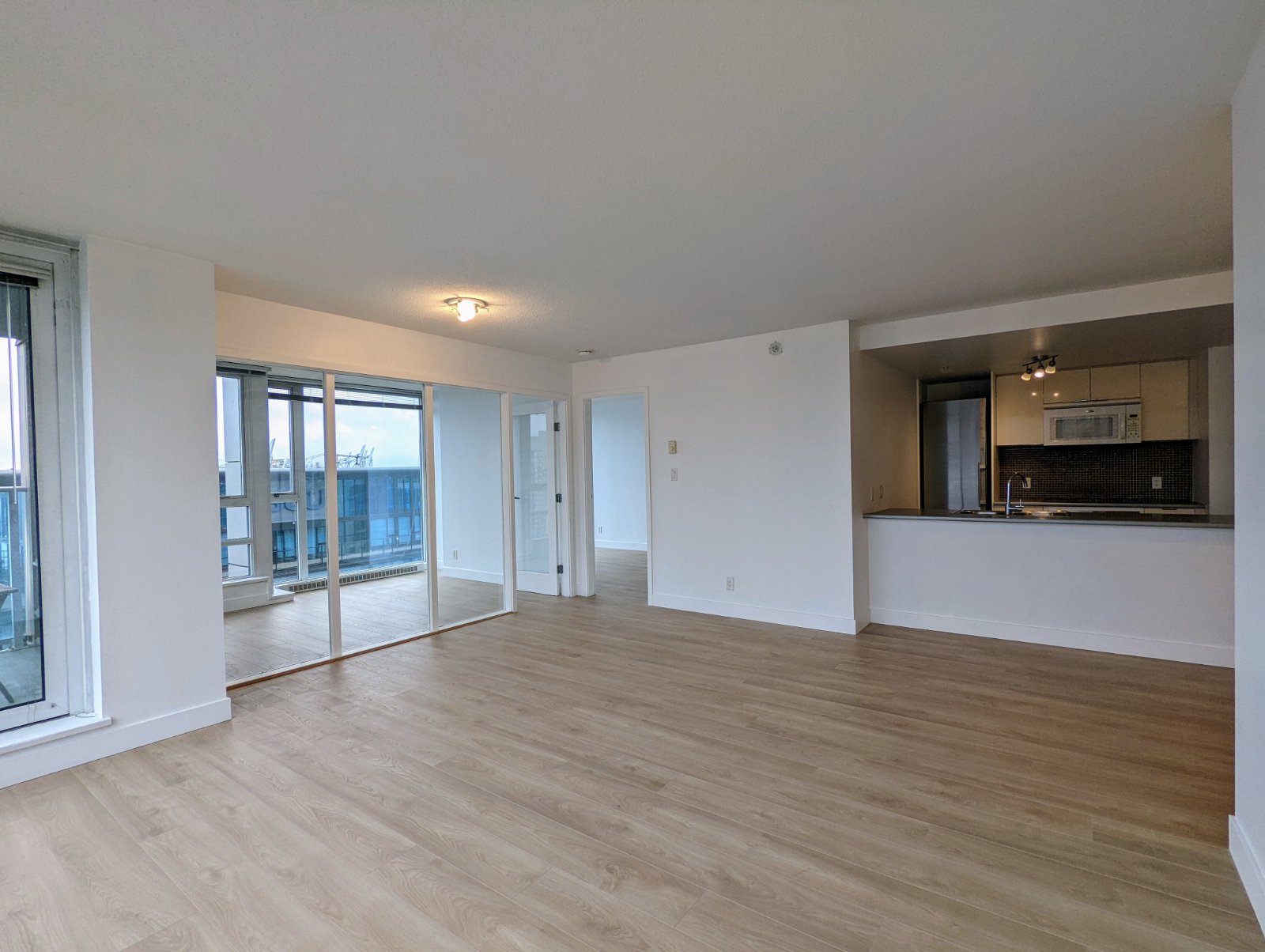 2 Bedroom Apartment for Rent - 233 Robson Street, Vancouver, BC 5