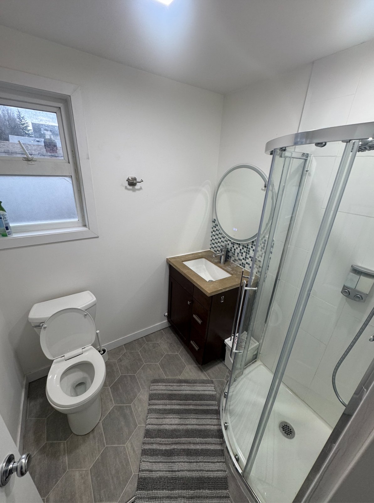 3 Bedroom House for Rent - E 1st Ave, Vancouver, BC 3