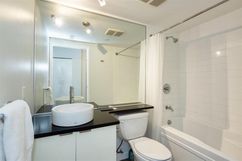 Studio Apartment for Rent - 233 Robson Street, Vancouver, BC 4