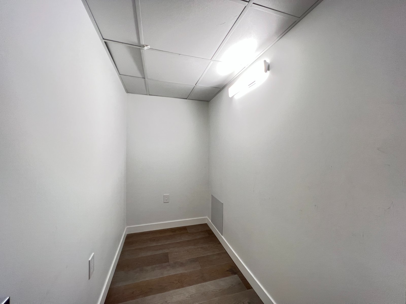Studio Apartment for Rent - 1111 Richards St, Vancouver, BC 2