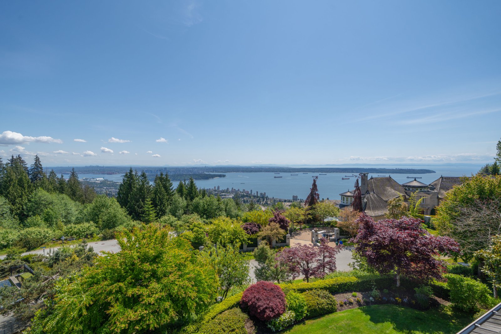 4 Bedroom House for Rent - Kadlec Ct, West Vancouver, BC 2