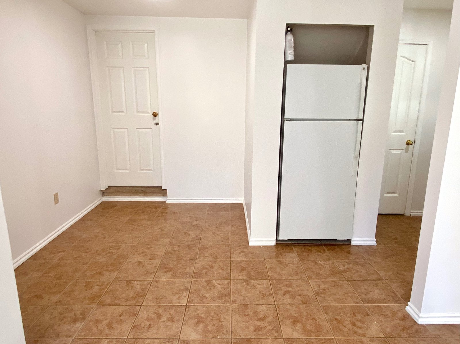 2 Bedroom House for Rent - Norquay St, Vancouver, BC 4