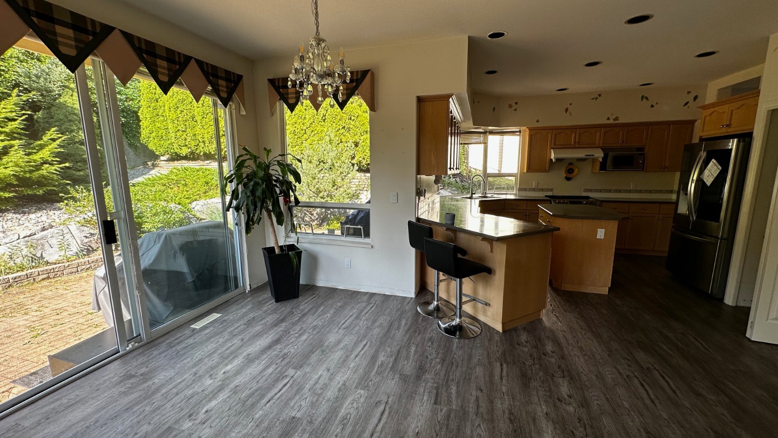 6 Bedroom House for Rent - Aspenwood Dr, Port Moody, BC 3
