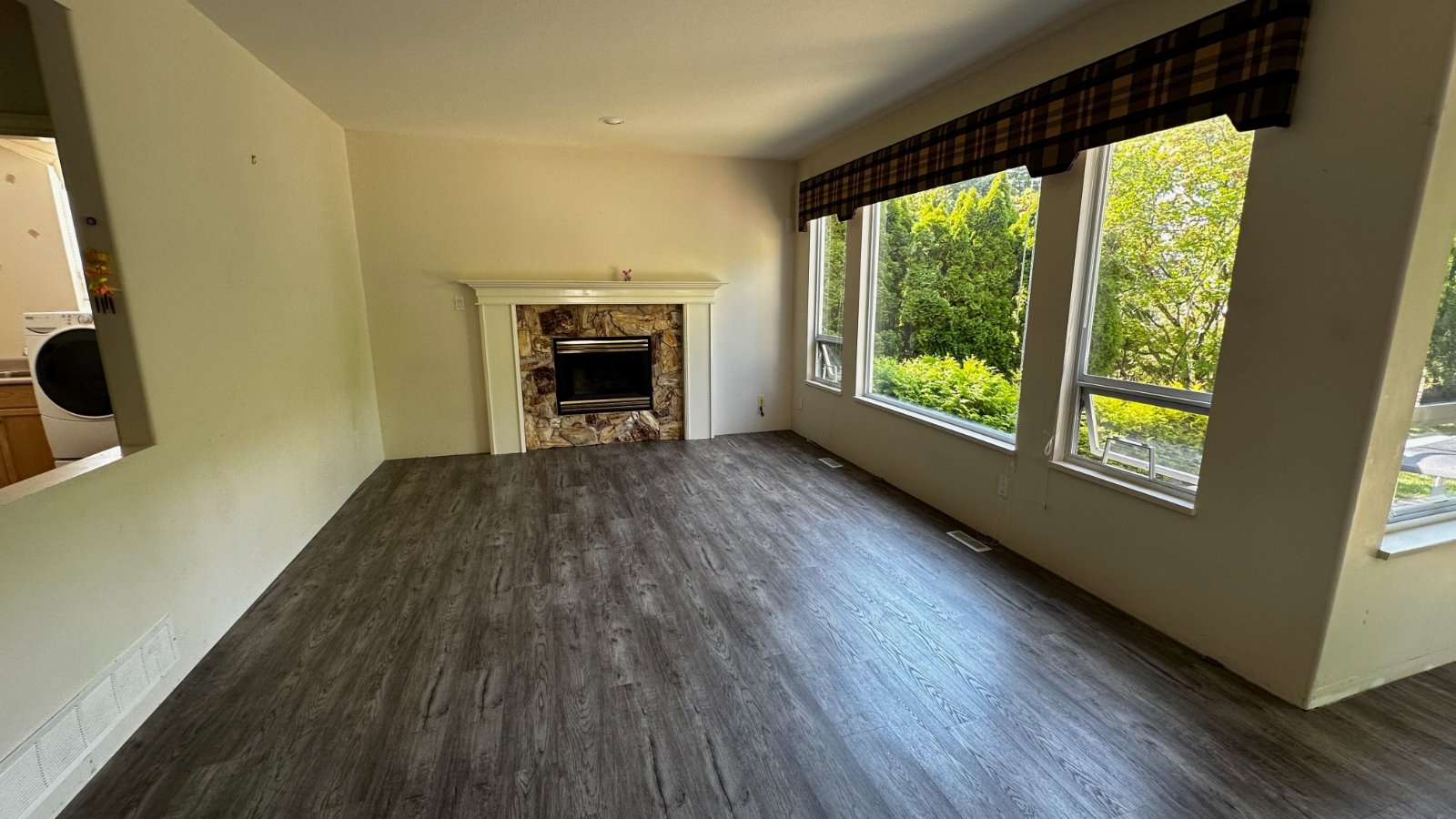 6 Bedroom House for Rent - Aspenwood Dr, Port Moody, BC 4