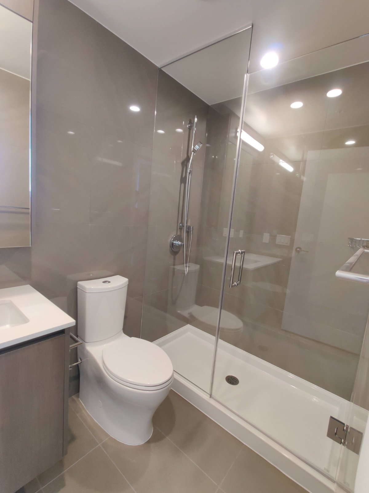 Room in Apartment for Rent - 618 Carnarvon St, New Westminster, BC 4