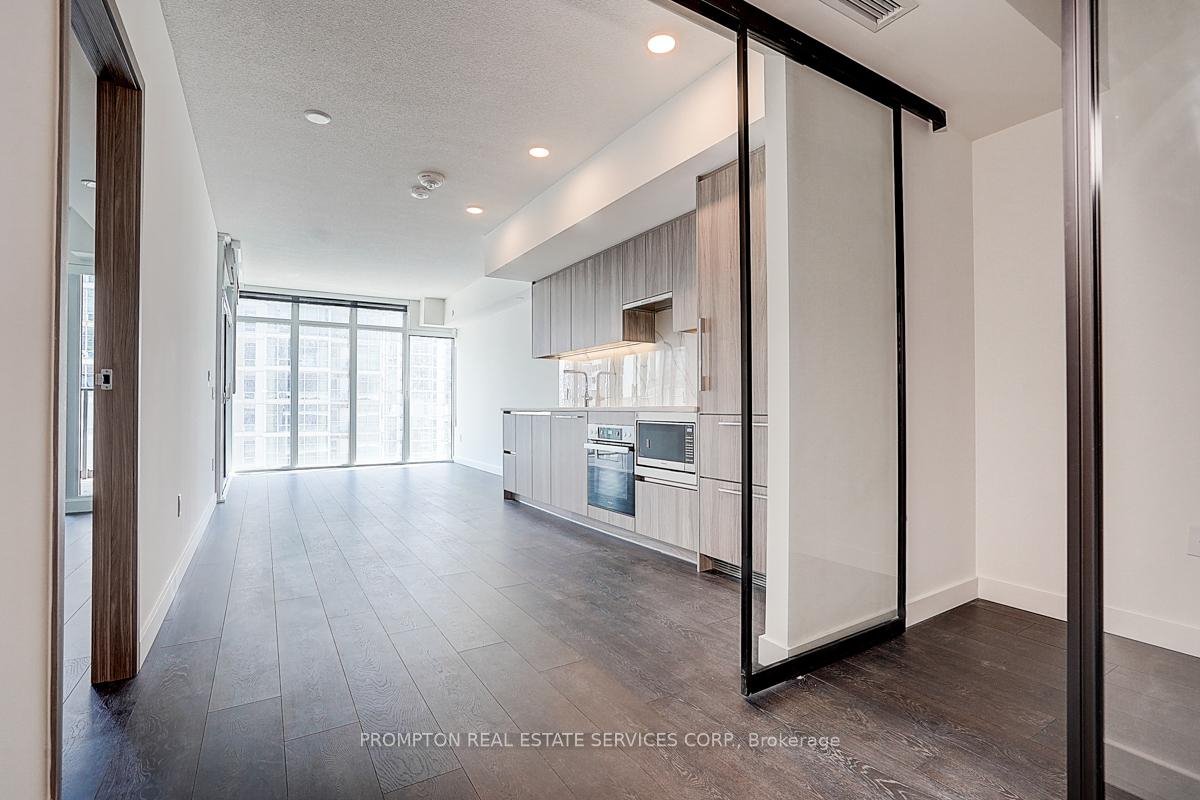 2 Bedroom Apartment for Rent - 1 Concord Cityplace Way, Toronto, ON 3