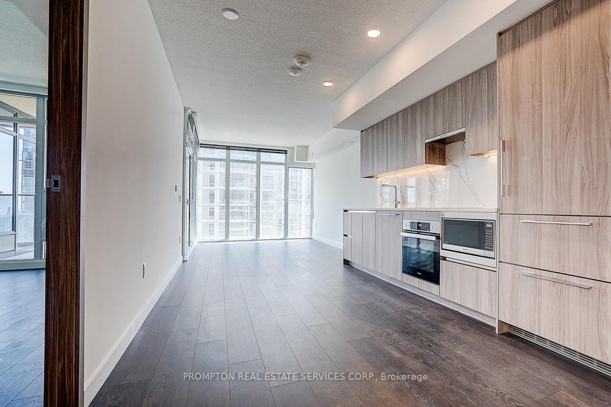2 Bedroom Apartment for Rent - 1 Concord Cityplace Way, Toronto, ON 4