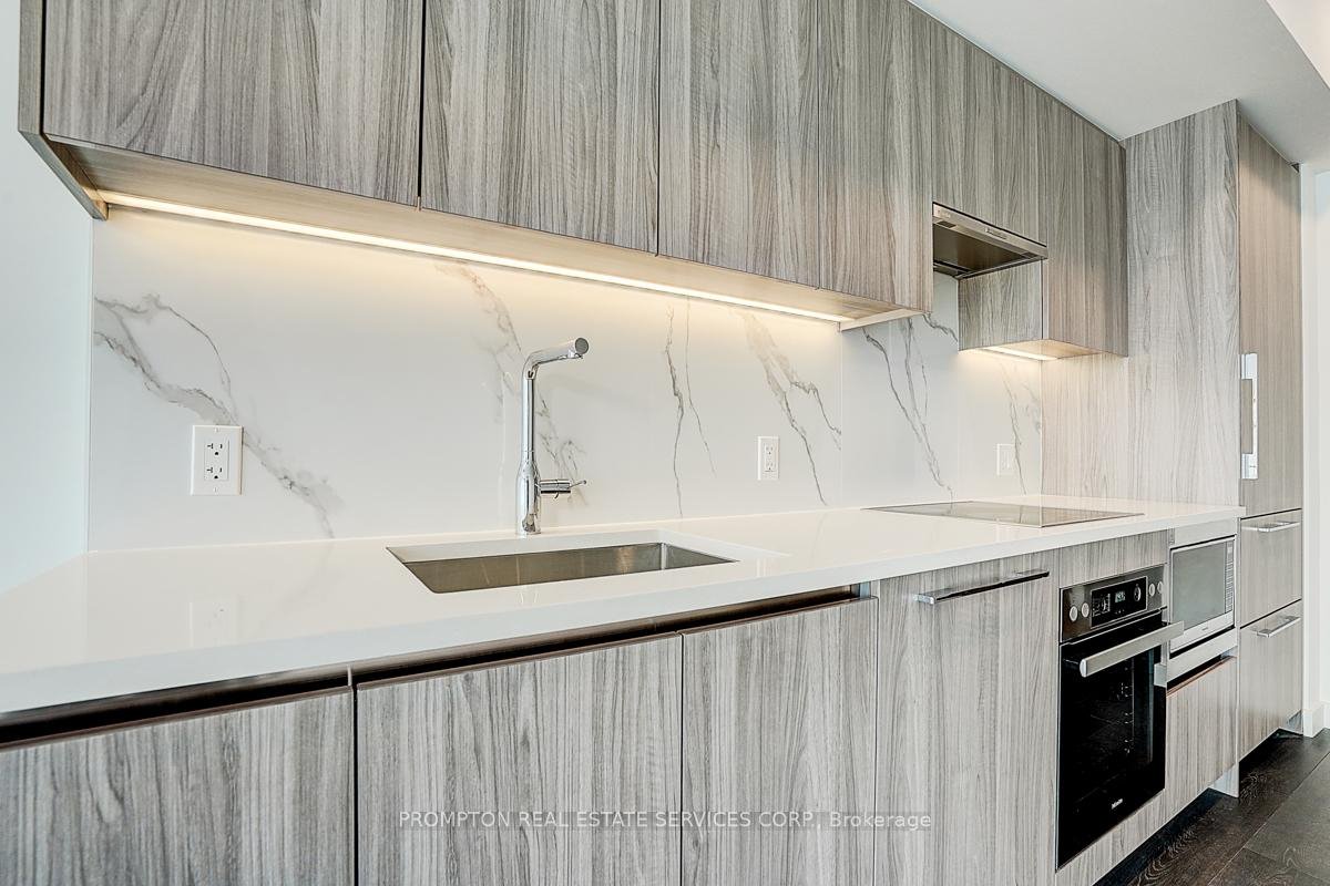 2 Bedroom Apartment for Rent - 1 Concord Cityplace Way, Toronto, ON 5