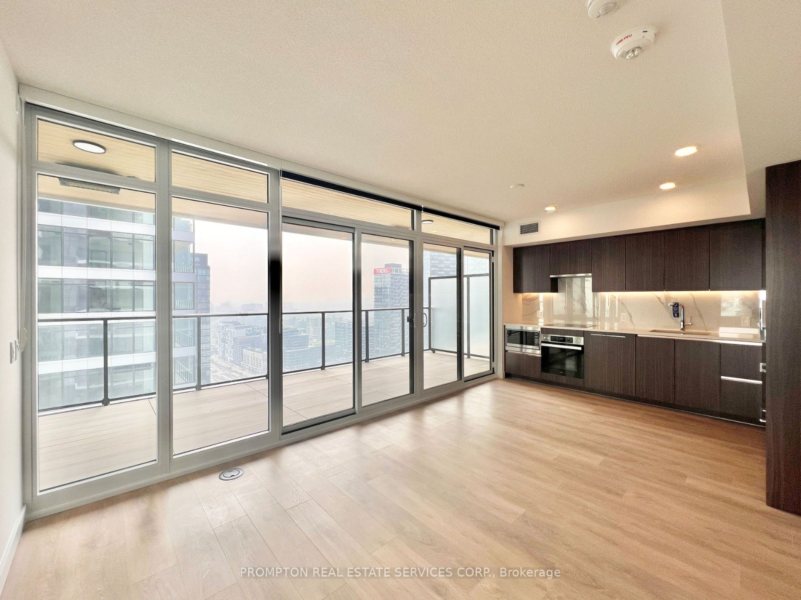 2 Bedroom Apartment for Rent - 1 Concord Cityplace Way, Toronto, ON 2