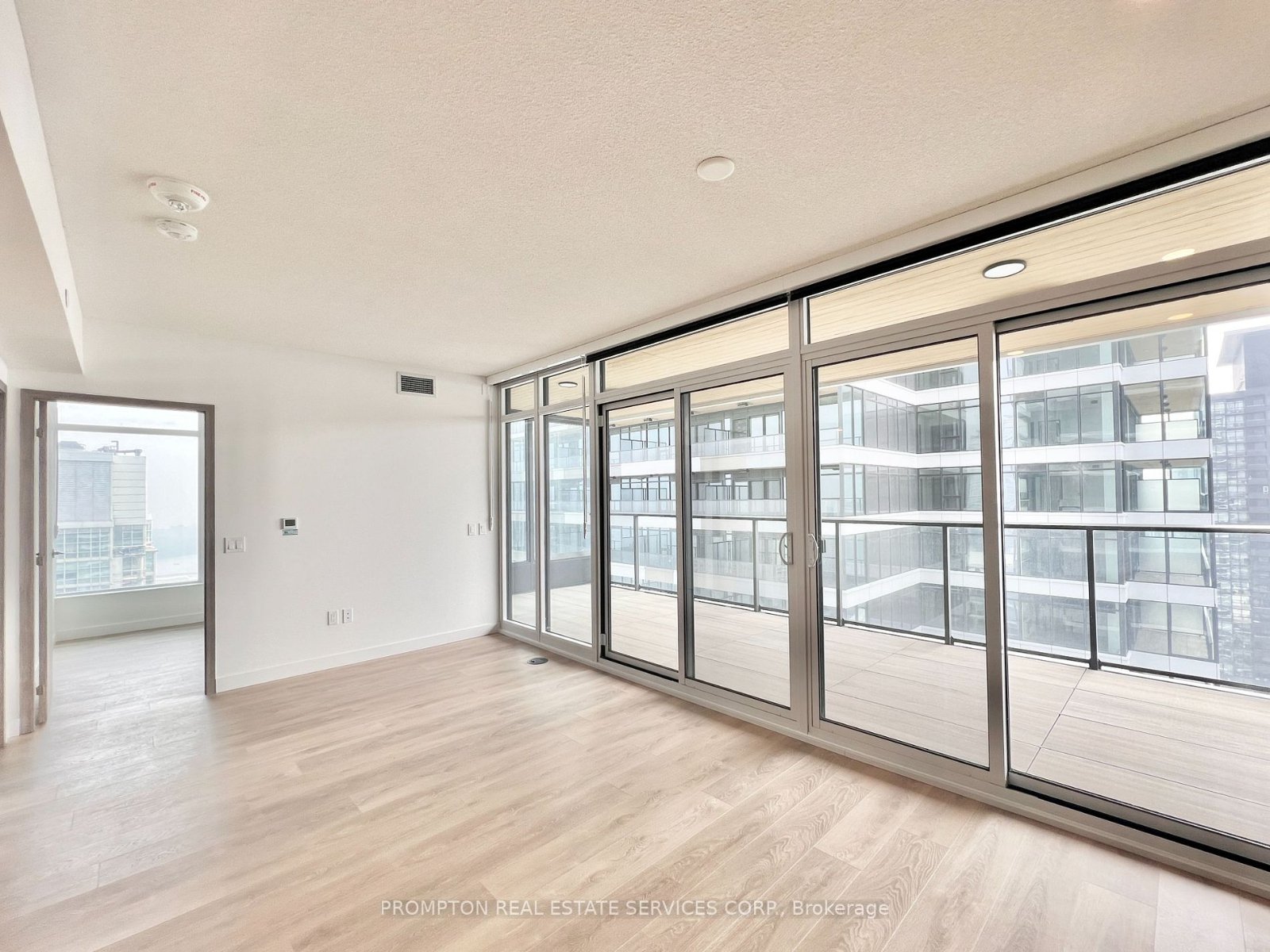 2 Bedroom Apartment for Rent - 1 Concord Cityplace Way, Toronto, ON 4
