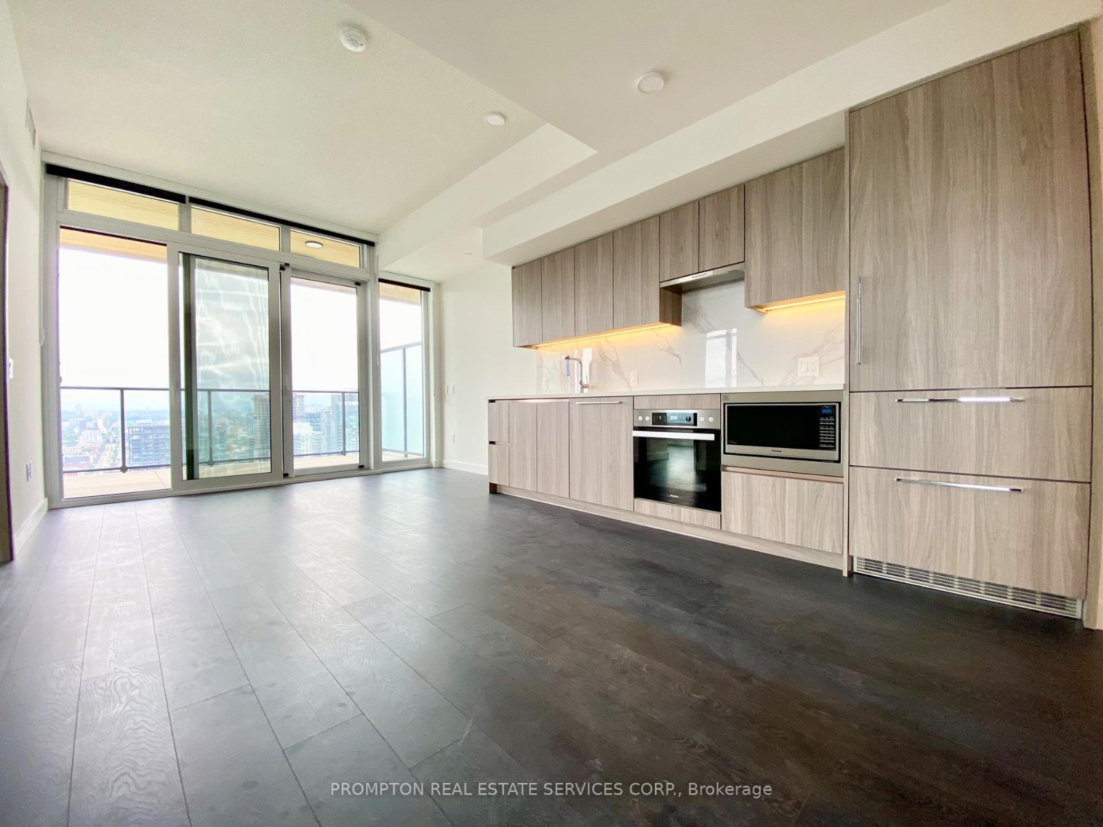 2 Bedroom Apartment for Rent - 3 Concord Cityplace Way, Toronto, ON 3