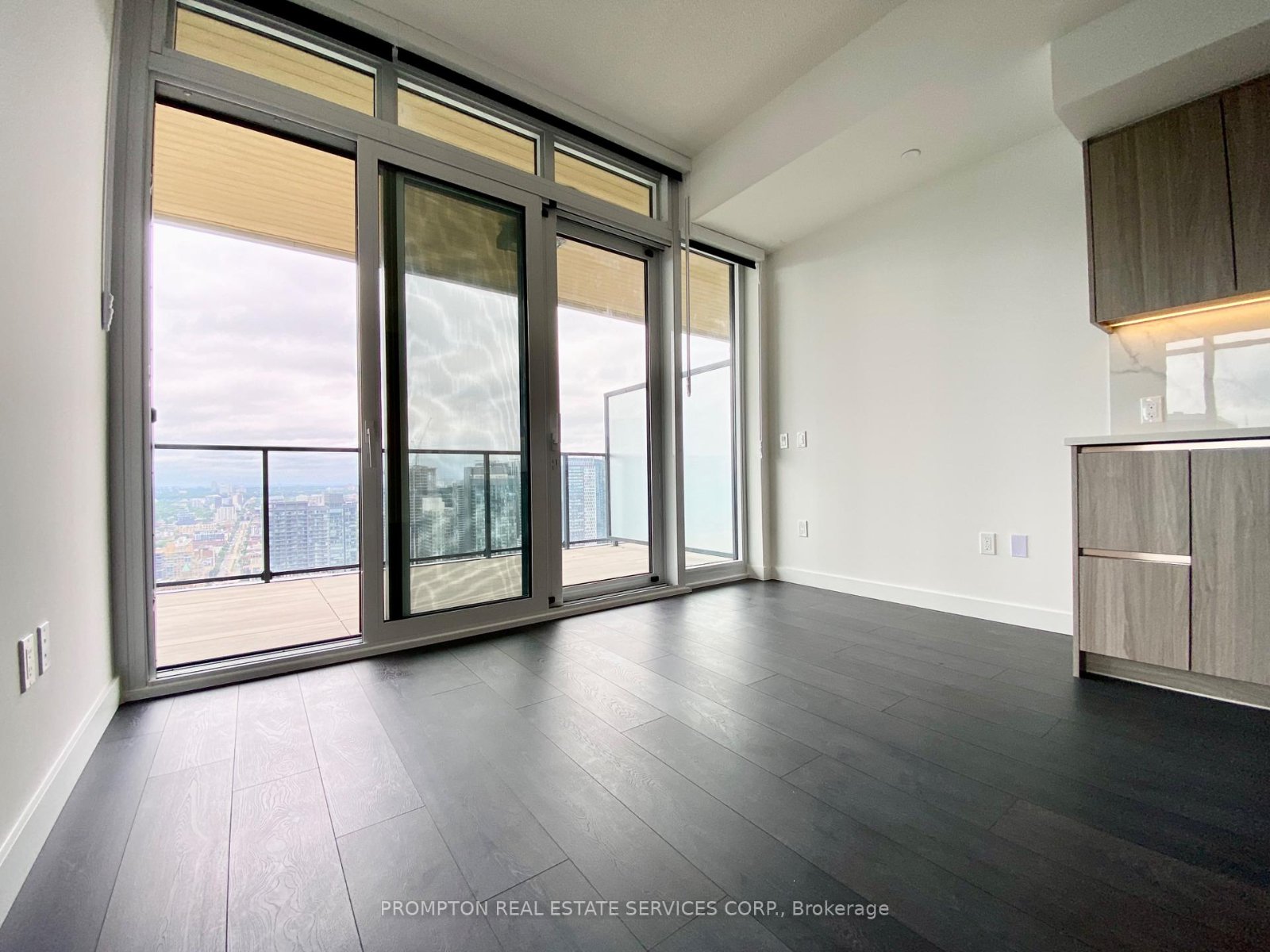 2 Bedroom Apartment for Rent - 3 Concord Cityplace Way, Toronto, ON 4