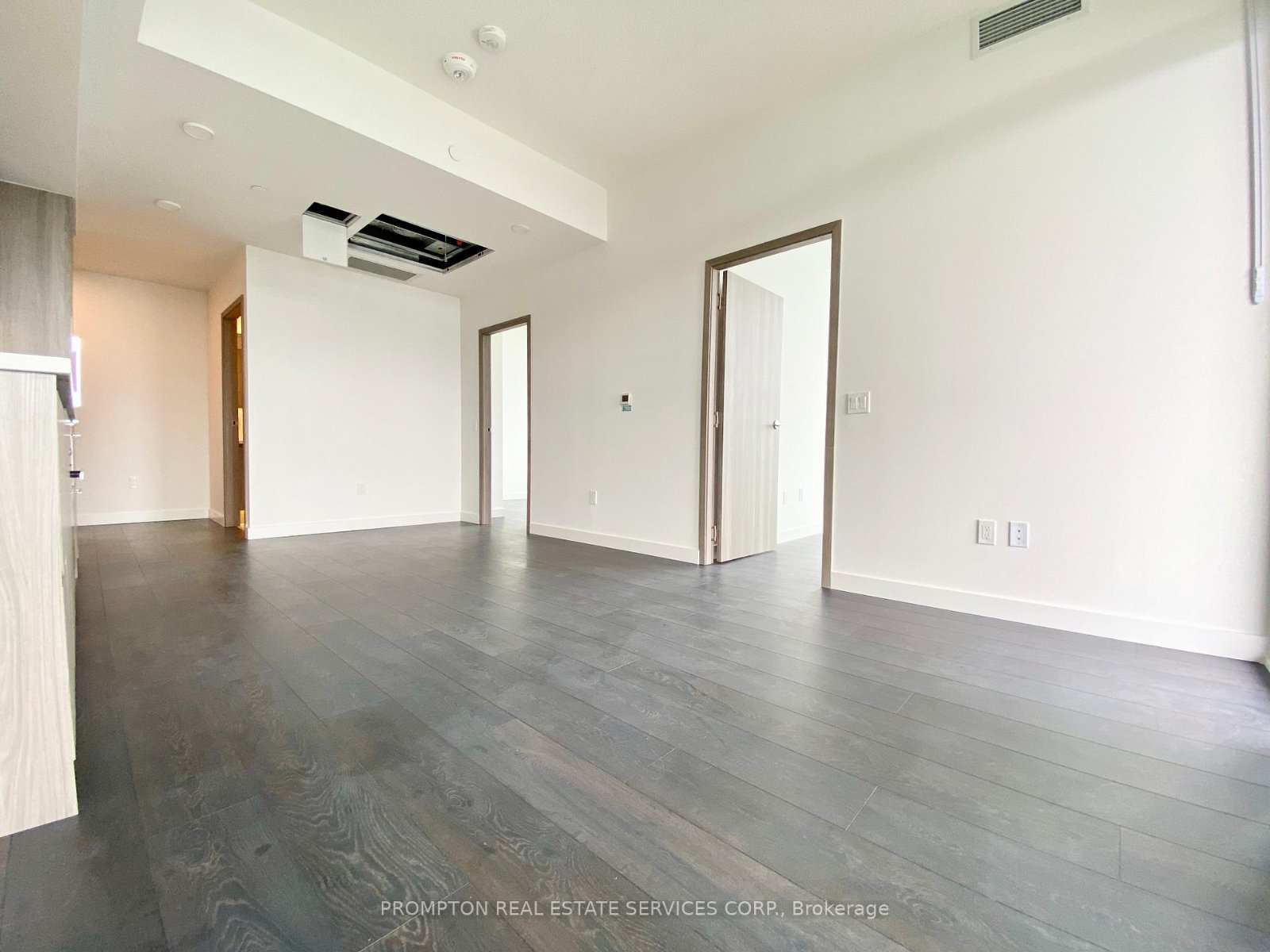 2 Bedroom Apartment for Rent - 3 Concord Cityplace Way, Toronto, ON 5