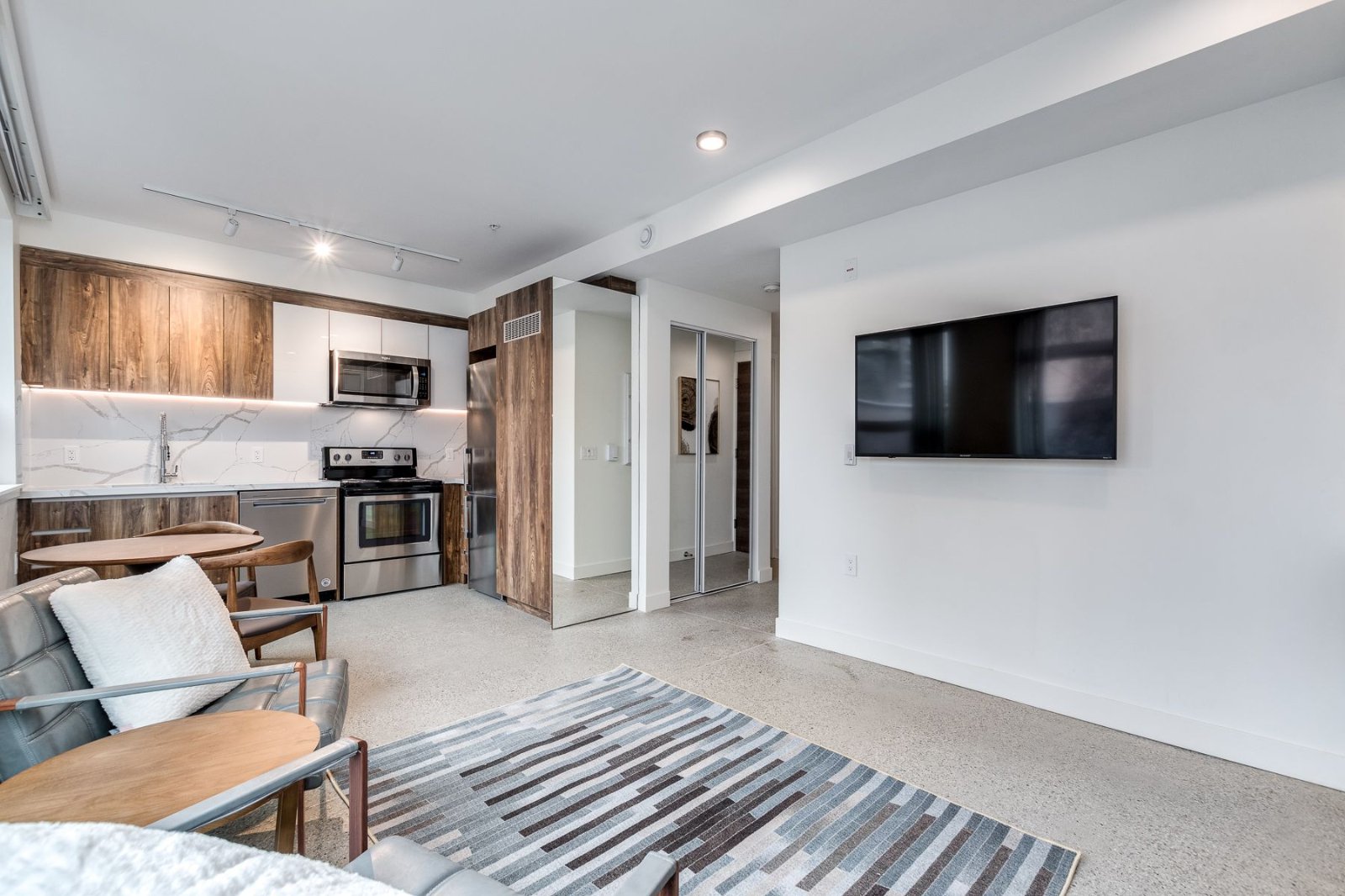 Studio Apartment for Rent - 1170 Barclay St, Vancouver, BC 2