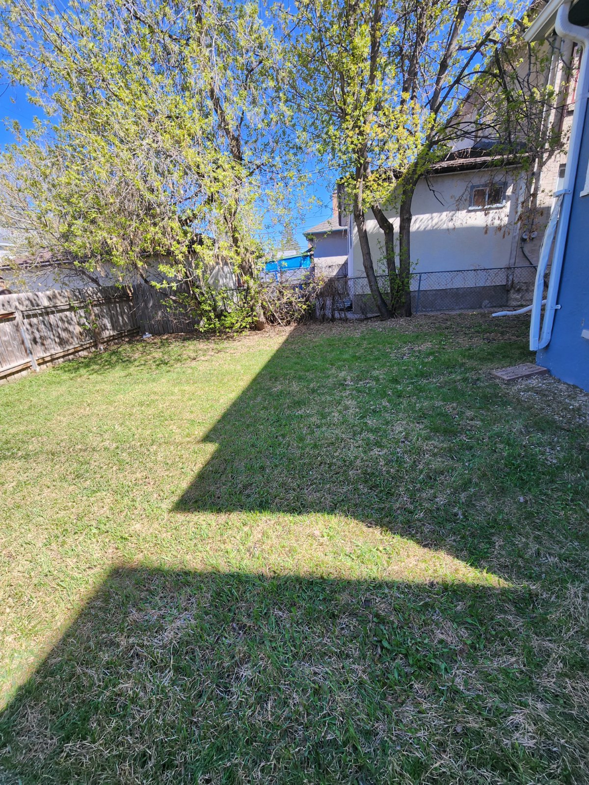 2 Bedroom House for Rent - 245 Inkster Blvd, Winnipeg, MB 3