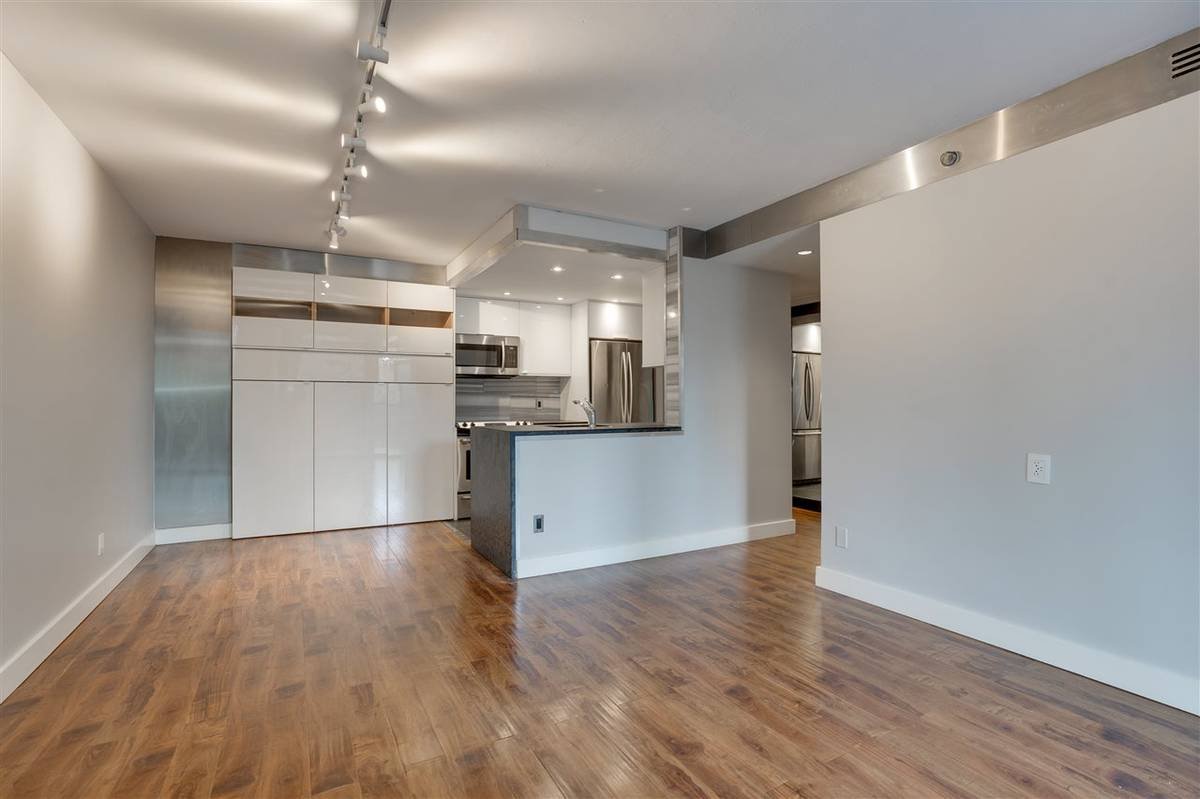 2 Bedroom Apartment for Rent - 1050 Burrard St, Vancouver, BC 2