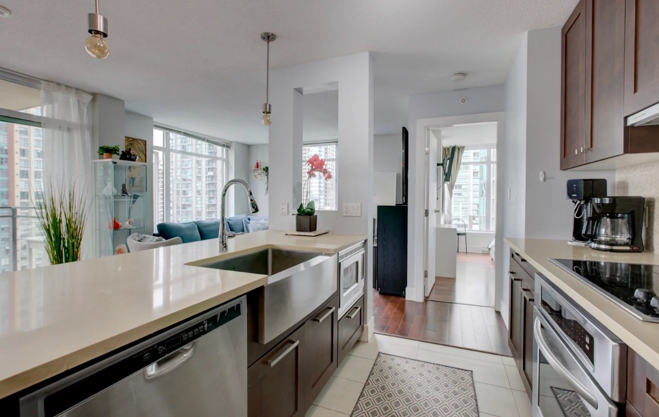 2 Bedroom Apartment for Rent - 888 Homer St, Vancouver, BC 3