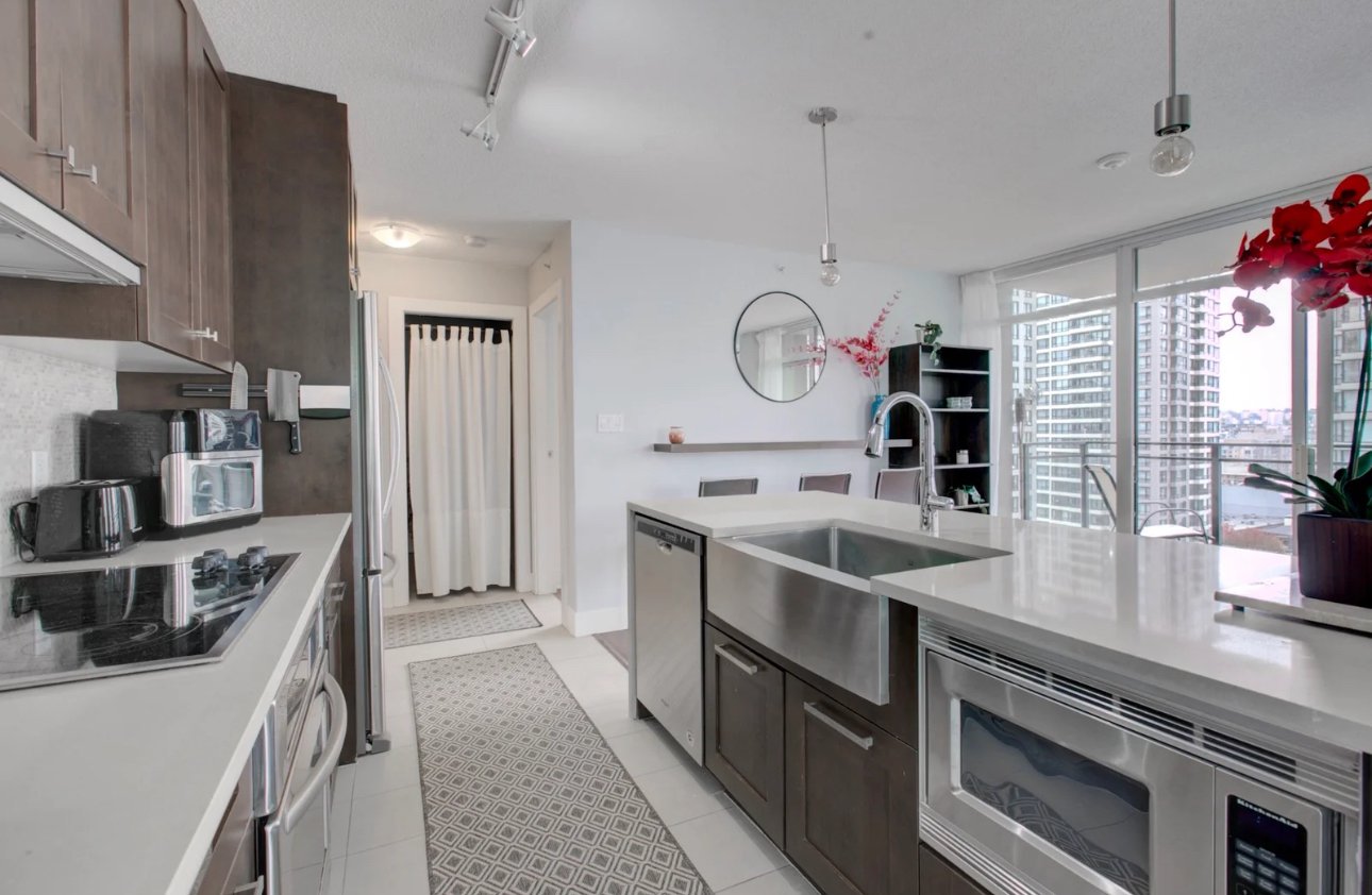 2 Bedroom Apartment for Rent - 888 Homer St, Vancouver, BC 5