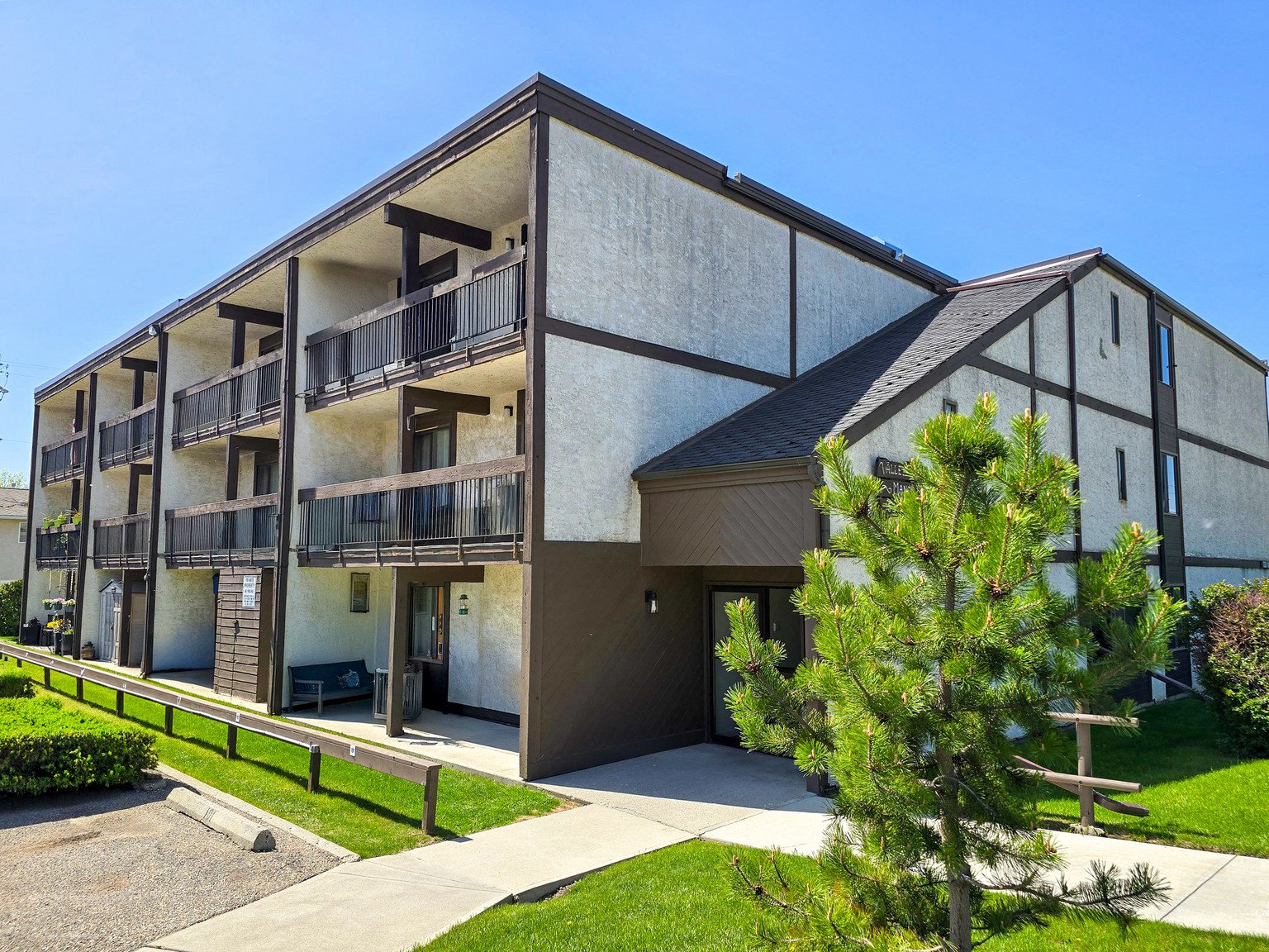 2 Bedroom Apartment for Rent - 152 Ross Avenue, Cochrane, AB 5