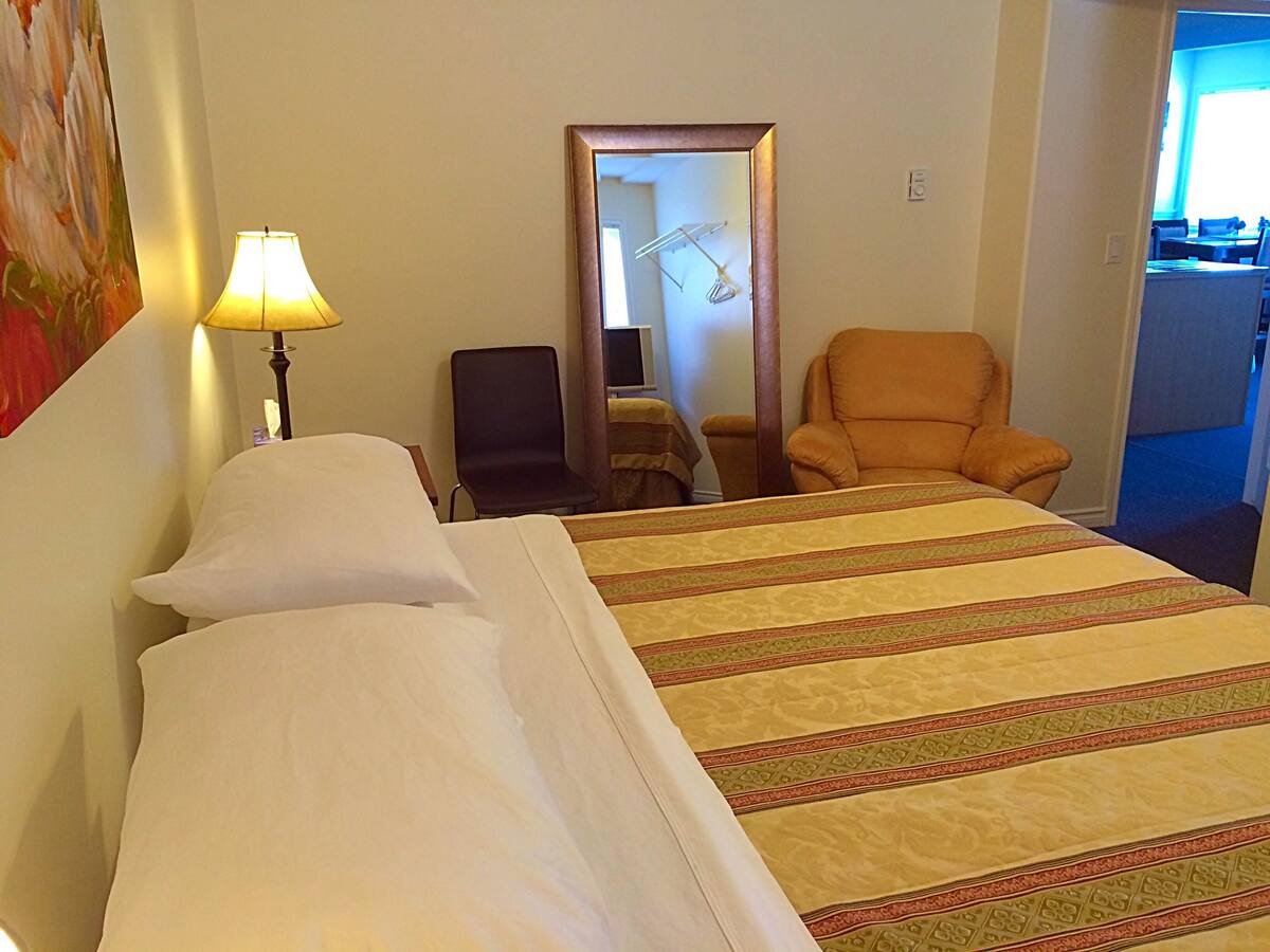 Room in House for Rent - Ackerman Ct, Kelowna, BC 4