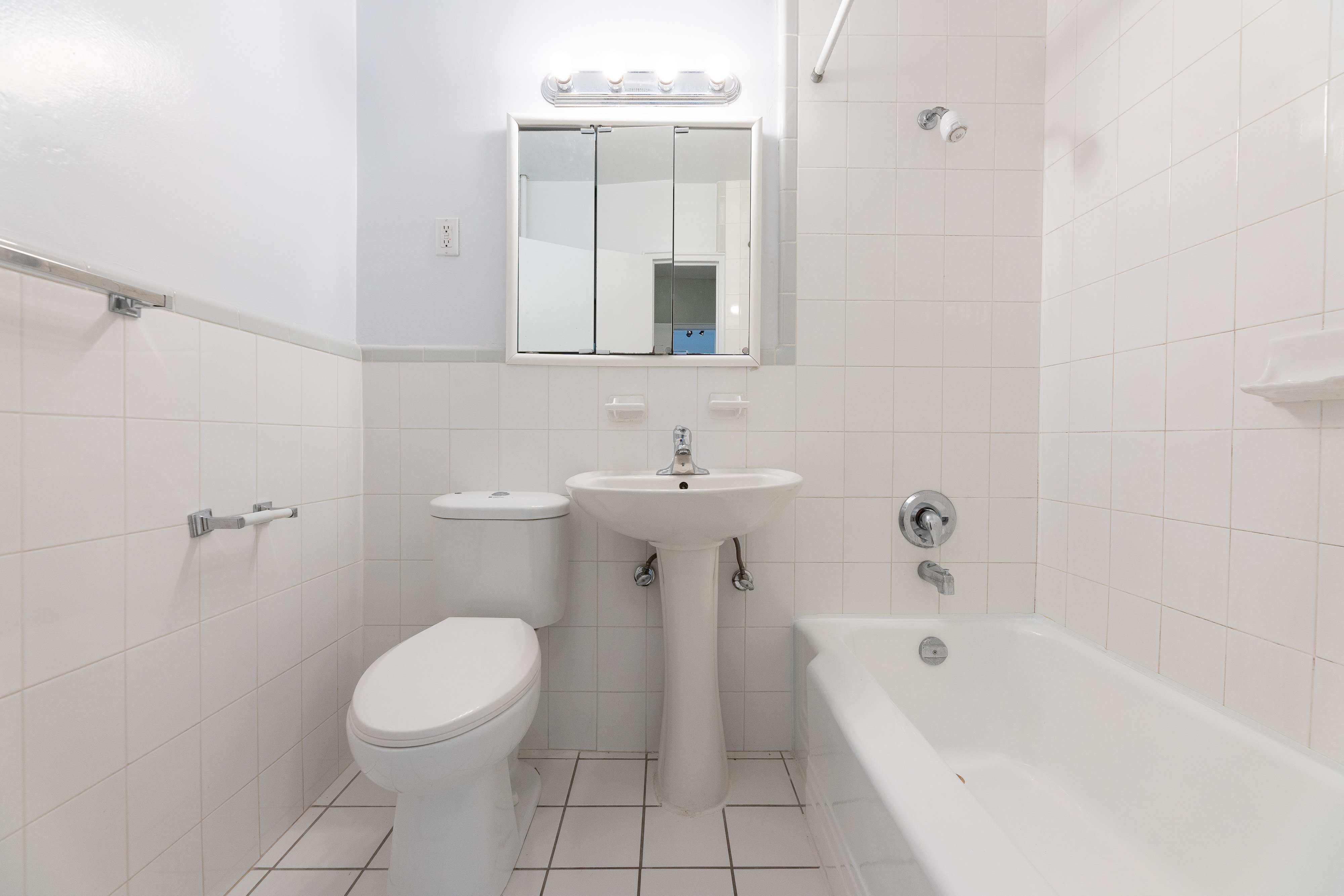 Studio Apartment for Rent - 160 Balmoral Avenue, Toronto, ON 3