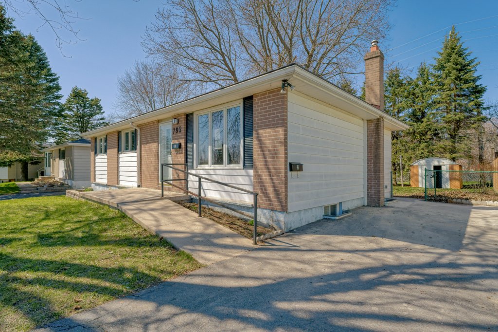 3 Bedroom House for Rent - 795 Aylmer Crescent, Kingston, ON 3