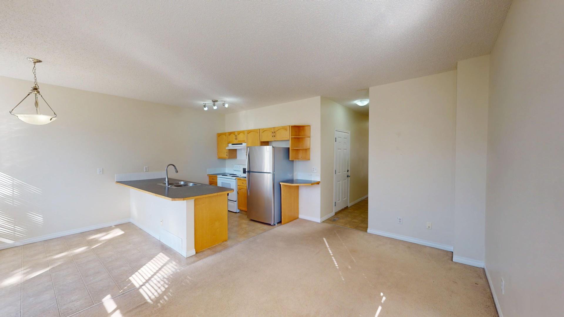 3 Bedroom Townhouse for Rent - 18 Everridge Gardens SW, Calgary, AB 2