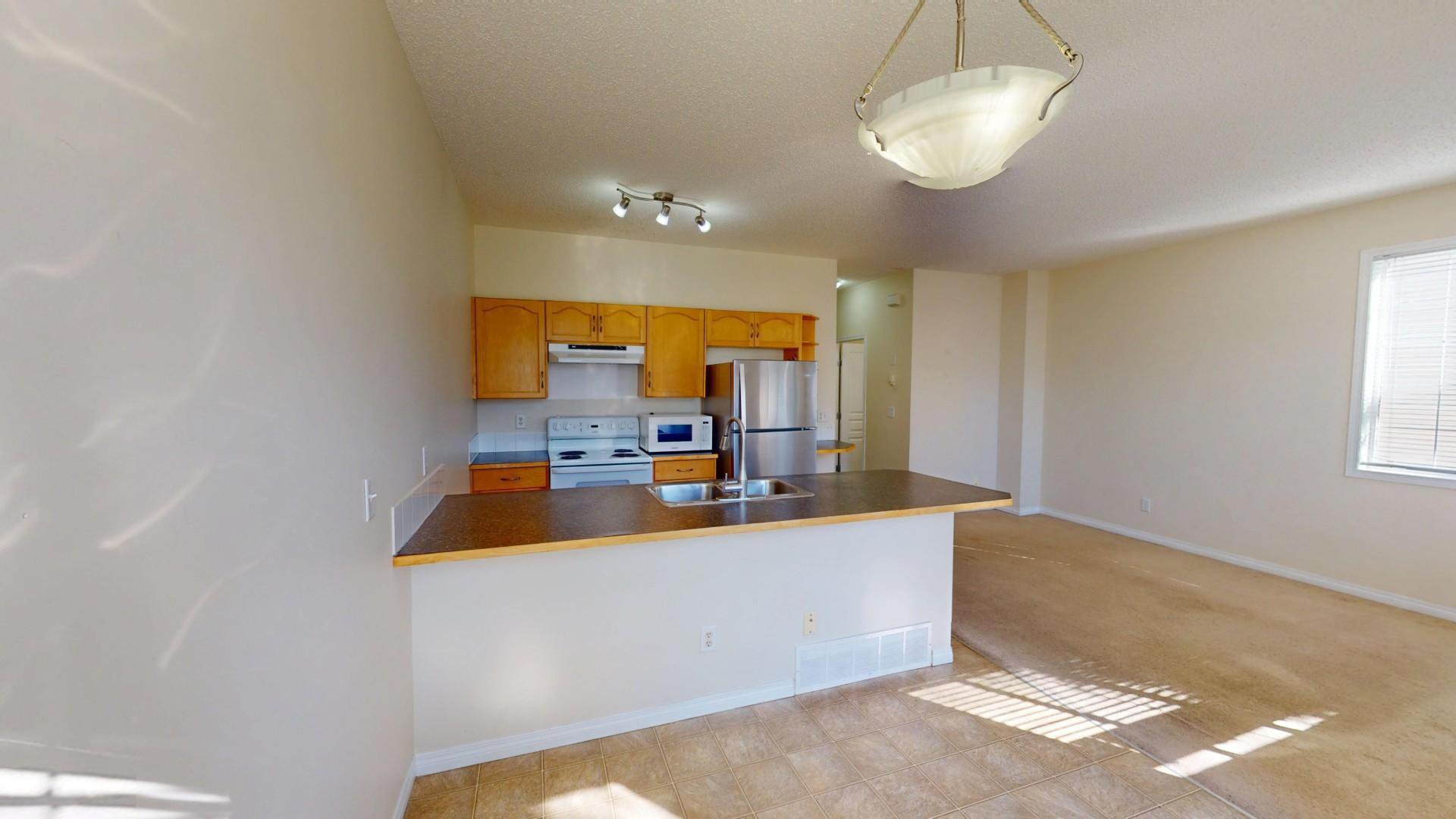 3 Bedroom Townhouse for Rent - 18 Everridge Gardens SW, Calgary, AB 3