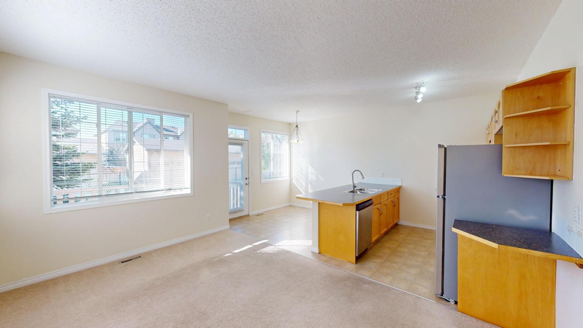 3 Bedroom Townhouse for Rent - 18 Everridge Gardens SW, Calgary, AB 4