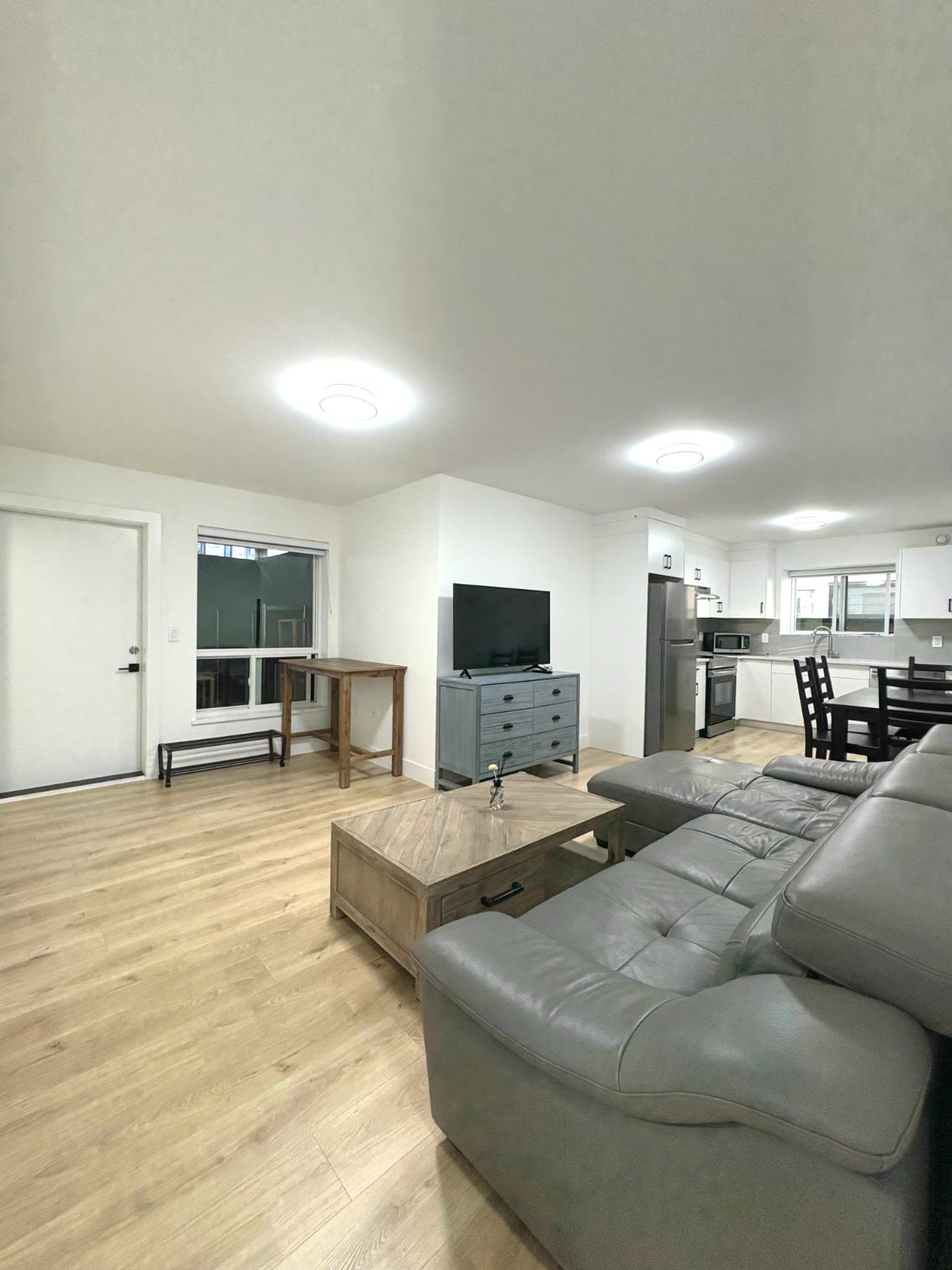 2 Bedroom Basement Suite for Rent - 18 Ave, Surrey, BC 4