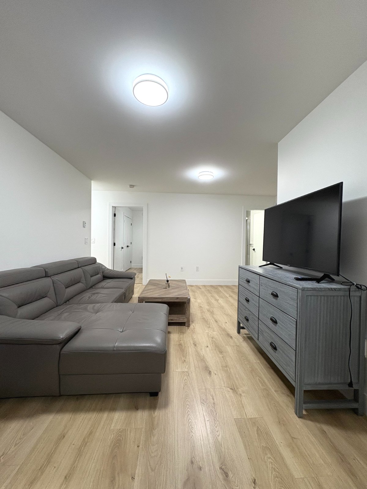 2 Bedroom Basement Suite for Rent - 18 Ave, Surrey, BC 3